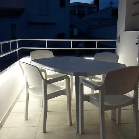 Residencia Platja De Roses Apartment Exterior photo